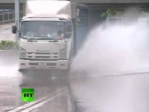 Video: Hong Kong hammered by violent typhoon Vincente