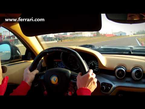 Ferrari F12berlinetta con Alonso e Massa