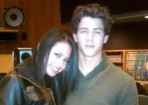 jasmine-v-nick-jonas-in-studio-dating