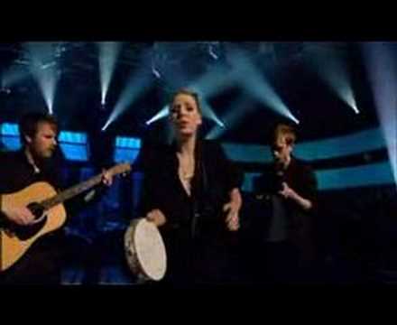 Lykke Li - Little Bit (Live on Jools Holland)