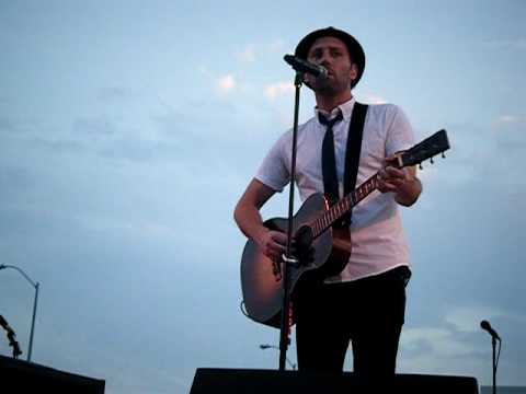 Girl America/ Chasing Pavement- Mat Kearney (LIVE)