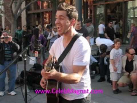 Andy Grammer Sings 