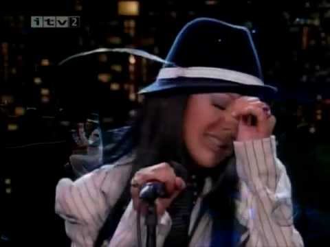 Walk Away - Christina Aguilera (Live On Letterman)