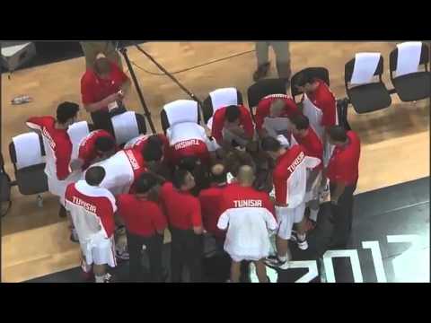 Tunisian men's basketball coach Adel Tlatli slaps player in the face