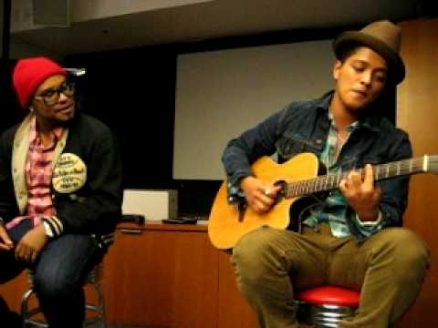 Bruno Mars - Nothin' On You (Solo Remix) (2010 Private Acoustic Live at OMD LA)