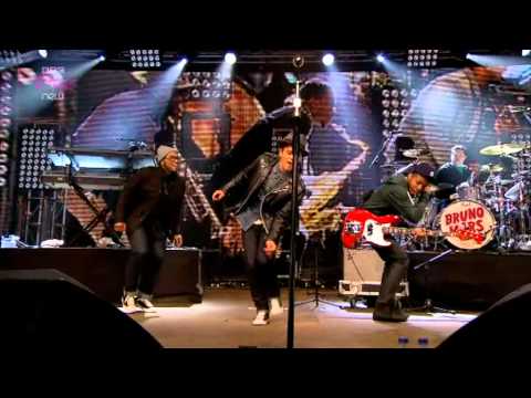 BRUNO MARS - Runaway Baby (LIVE @ One Big Weekend in Carlisle)