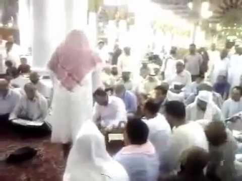 Wahabi tries to stop a Shia Muslim from reading Quran in Medina.