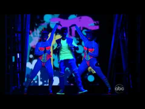 Justin Bieber - Boyfriend (Live at 2012 Billboard Music Awards)