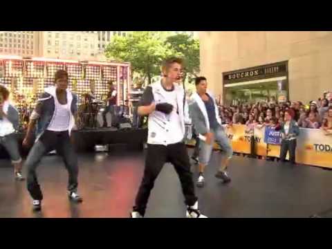 Justin Bieber Perfoming 