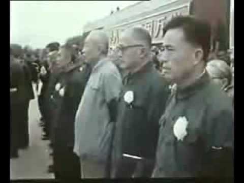 Hua Guofeng reads an eulogy on Mao Zedong, September 1976