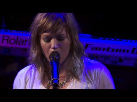 Kelly Clarkson - Sober (Live From the Troubadour 10/19/11)