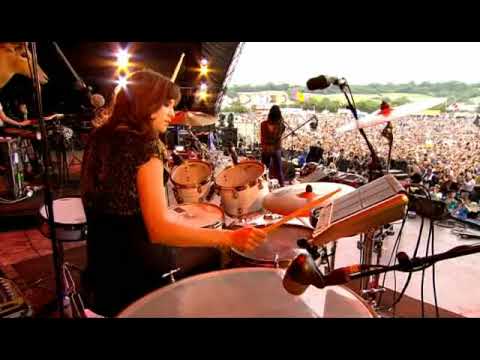 Bat For Lashes Glass Live at Glastonbury 2009