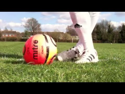 Learn Ryan Giggs panna/ nutmeg skill - Manchester United - Football Soccer Skills