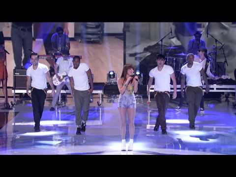 Carly Rae Jepsen - Call Me Maybe (Live at 2012 Teen Choice Awards)