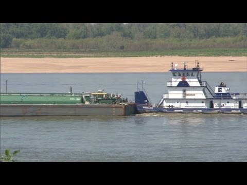 Drought shrinks mighty Mississippi River