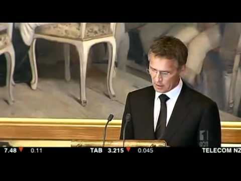 Norwegian parliament honours massacre dead