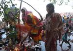 Devotee performs traditional ritual 'Tarpan' at the river of Ganga on the occasion of Sarva Pitri Amavasya to mark the end of Pitrupaksha in Kolkata on 15 October 2012. Pitru Paksha Shradh, or Pitr Paksh Shraddh, is the annual rites and rituals offered to ancestors, relatives and dead parents in the month of Ashwin in North India