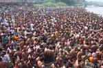 Devotee performs traditional ritual 'Tarpan' at the river of Ganga on the occasion of Sarva Pitri Amavasya to mark the end of Pitrupaksha in Kolkata on 15 October 2012. Pitru Paksha Shradh, or Pitr Paksh Shraddh, is the annual rites and rituals offered to ancestors, relatives and dead parents in the month of Ashwin in North India