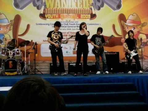 Lesley Roy - Unbeautiful cover live at sunplaza