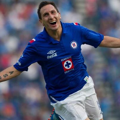 Photo: 'Chaco' celebra la anotación que realizó después de sólido frentazo ante los Rayados: CRUZ AZUL 1 - 0 MONTERREY
Foto: AP