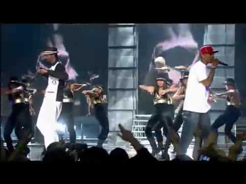 Drop it like its hot live snoop dogg feat pharrell HD with lyrics