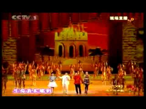 'Stand Up' Sung Live 成龍Jackie Chan, Eason Chan, Joey Yung, Jing Tan