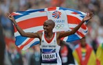 Olympische Sommerspiele, Samstag (11.08.12), 10.000 Meter der Maenner, Olympiastadion, London, Grossbritannien: Olympiasieger Mo Farah (Grossbritannien) jubelt mit der Landesfahne.