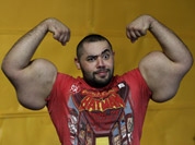 Egyptian with world’s biggest arms