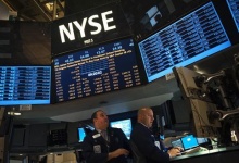 Traders work on the floor of the New York Stock Exchange in New York, June 7, 2012. REUTERS/Keith Bedford 