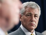  Sen. Chuck Hagel, R-Neb., right, listens as Sen. Richard Durbin, D-Ill. discuss Hagel&acute;s amendment to the defense bill, Wednesday, July 11, 2007, on Capitol Hill in Washington. (AP Photo/Lauren Victoria Burke)  (js1) 