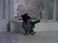 Paddington Bear, Singing in the rain