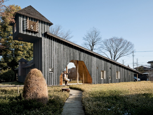 japanese architecture fujimori terunobu charred cedar house exterior