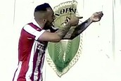 Mitroglou booked for shooting celebration (Thumbnail)