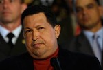 ARCHIV: Venezuelas Praesident Hugo Chavez in Caracas waehrend einer Pressekonferenz (Foto vom 06.10.12). Widerspruechliche Regierungsangaben ueber den Zustand ihres Praesidenten Hugo Chvez sorgen bei vielen Venezolanern fuer Nervositaet. Inmitten heisser Spekulationen liess Vizepraesident Nicolas Maduro seine Landsleute am Neujahrstag wissen, dass er sich in Kuba zwei Mal mit Chvez getroffen habe. Der Staatschef befinde sich in "einer komplexen und heiklen Situation", verfuege jedoch ueber die "gleiche Kraft wie immer."