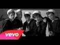 One Direction - Kiss You (Official)