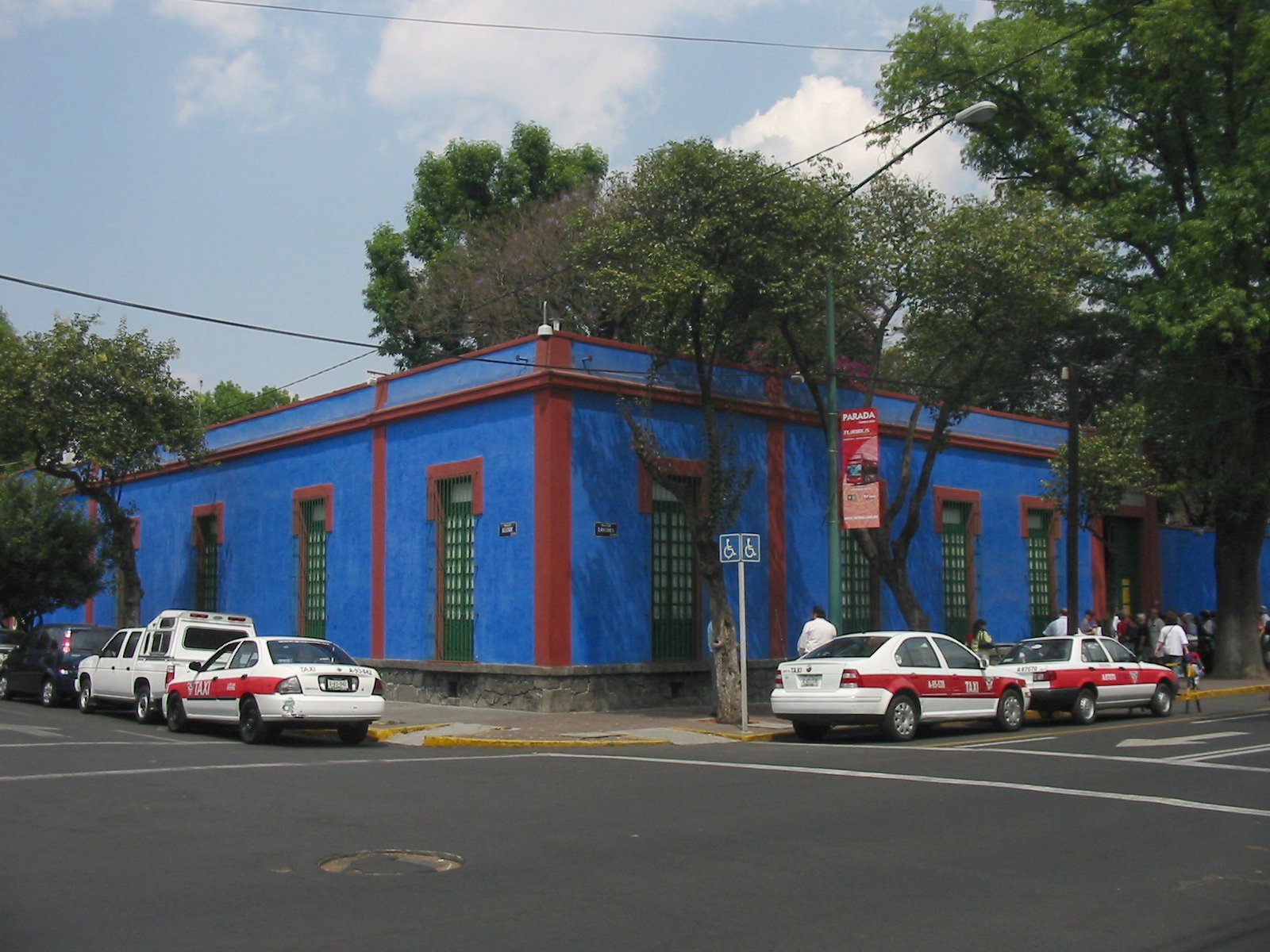 OutsideCasaAzul.JPG