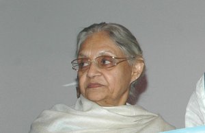 The Minister of State for Environment and Forests (Independent Charge), Shri Jairam Ramesh releasing the Climate Change Agenda of Delhi 2009-2012, in New Delhi on November 05, 2009. 	The Chief Minister of Delhi, Smt. Sheila Dikshit is also seen.