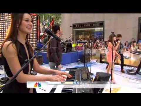 Owl City & Carly Rae Jepsen - Good Time (Live on Today Show) 23-08-2012