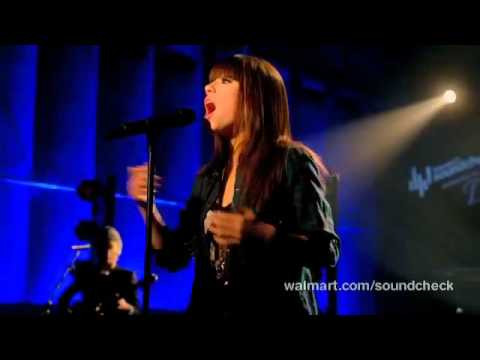 Carly Rae Jepsen - Your Heart Is A Muscle (Live)