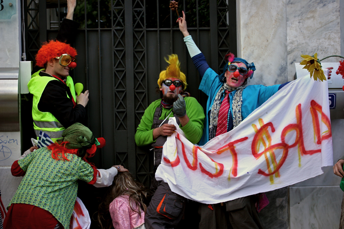 Μια άλλη ανυπακοή είναι εδώ. Η στρατιά των κλόουν είναι γεγονός.