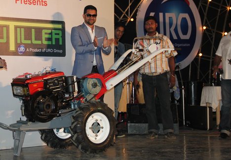 Kolkata, April 22nd 2012: Bollywood actor Aftab Shivdasani  & bolywood actress Nisha Kothari during the product launch of URO group at Kolkata India.