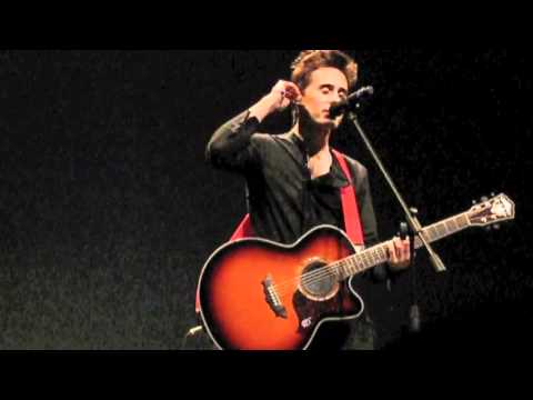 JARED LETO of 30 SECONDS TO MARS Sings 