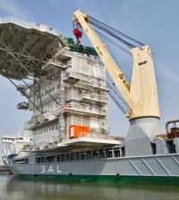 SAL Heavy Lift's Svenja loads 1,425-tonne module at Port of Rotterdam.