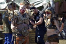 
Wer Wacken besucht, ist drei Tage lang ein Anderer: Fans im Kostüm
