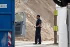 
Ein Polizist auf der Baustelle neben dem Historischen Museum in Hannover
