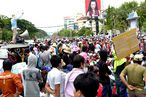 Cambodian workers march for better pay