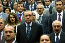 
Der türkische Ministerpräsident Recep Tayyip Erdogan bei einem Parteitag der AKP. Sind seine Worte – wie so oft – nur Säbelrasseln?
