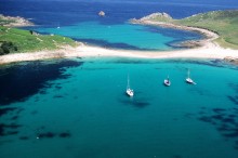 
Türkises Meer und weißer Sand: Was auf den ersten Blick karibisch anmutet, sind in Wirklichkeit die Scilly-Inseln, die rund 45 Kilometer von der Küste Britanniens entfernt im Atlantik liegen
