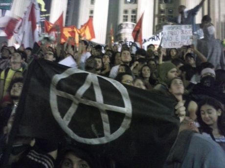 Occupando il Palcio Tiradentes, sede dell'Assemblea legislativa di Rio de Janeiro.