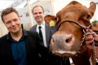 
Schleswig-Holsteins Landwirtschaftsminister Robert Habeck (l.) und der Bauernverbandspräsident von Schleswig-Holstein, Werner Schwarz, eröffnen am Donnerstag in Rendsburg die Landwirtschaftsmesse Norla
